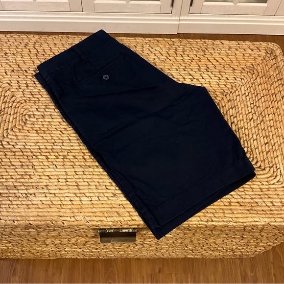 EUC J.Crew Navy Blue Bermuda Chinos in Size 6 - Picture 7 of 7